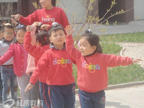 河北廊坊紅纓小神龍幼兒園“進(jìn)社區(qū) 送愛(ài)心”活動(dòng)