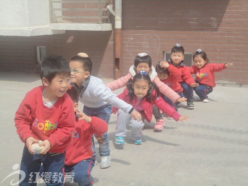 河北廊坊紅纓小神龍幼兒園“進(jìn)社區(qū) 送愛(ài)心”活動(dòng)