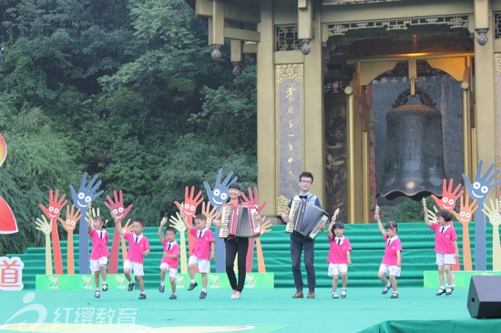 四川紅纓希望藝術(shù)幼兒園參加央視少兒頻道節(jié)目錄制