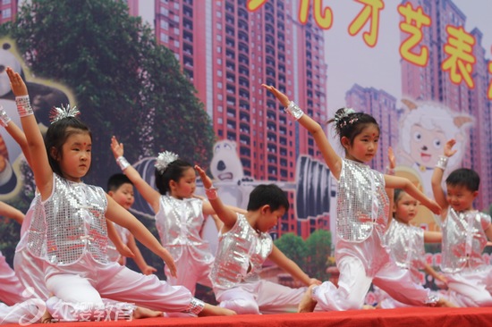 \安徽合肥紅纓時(shí)代幼兒園和特殊孩子一起慶“六·一”