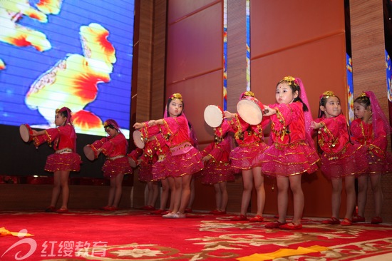 山西朔州紅纓新蕾幼兒園舉辦第八屆藝術(shù)節(jié)