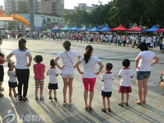 \廣東揭陽紅纓德才雙語幼兒園舉辦“六一”親子游藝活動(dòng)