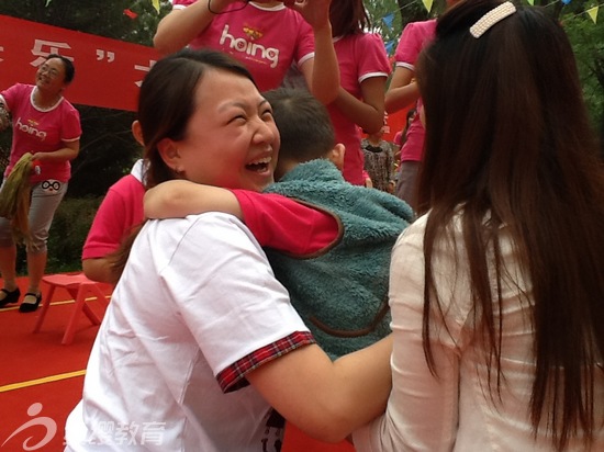 山西介休紅纓七彩陽光國際幼兒園舉辦大型親子運動會