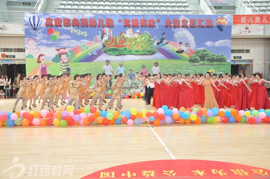 山東高密紅纓向陽幼兒園舉辦慶六一大型文藝匯演