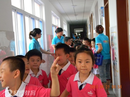 山東濰坊紅纓天昱幼兒園參觀民生街實驗小學(xué)