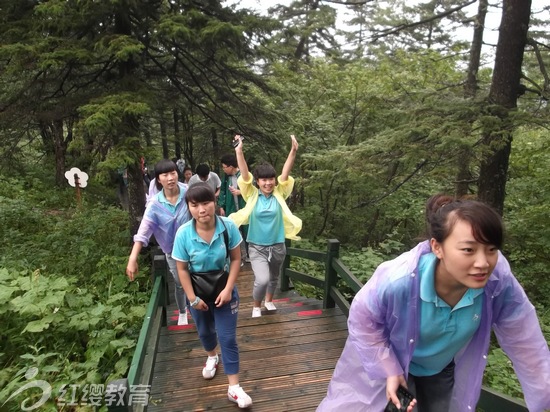 黑龍江大慶紅纓利民苑幼兒園組織教師游鳳凰山