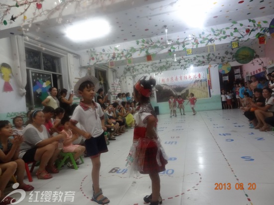 河南范縣紅纓育才幼兒園舉辦大班畢業(yè)典禮