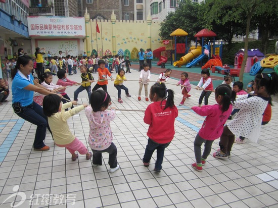 廣西玉林紅纓工會幼兒園展示“陽光體育”