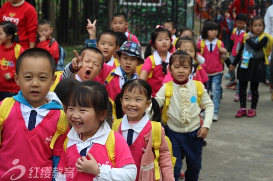 安徽合肥紅纓時(shí)代幼兒園舉辦“擁抱大自然”秋游活動(dòng)