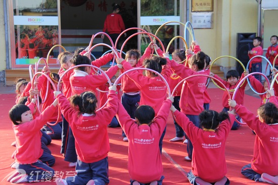 山東齊河紅纓紅太陽幼兒園舉辦團體操比賽