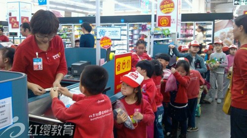 廣西來(lái)賓紅纓啟慧幼兒園組織社會(huì)實(shí)踐活動(dòng)