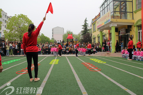 山東棗莊紅纓世紀(jì)花園幼兒園舉辦春季親子運(yùn)動(dòng)會(huì)