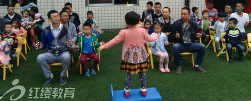 四川自貢紅纓金豆豆幼兒園舉辦六一文藝晚會(huì)