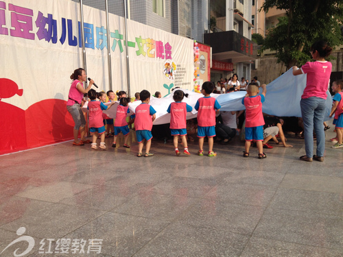 四川自貢紅纓金豆豆幼兒園舉辦六一文藝晚會(huì)