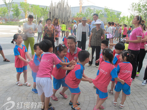 山東濟(jì)寧紅纓煤化幼兒園舉辦慶六一游學(xué)活動(dòng)