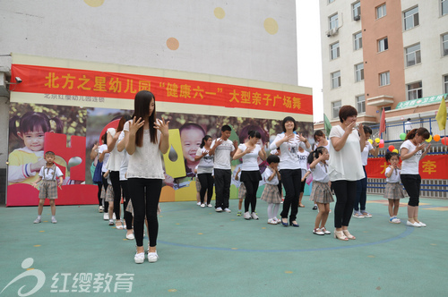 河北承德紅纓寬城幼兒園舉辦大型親子廣場舞活動(dòng) 