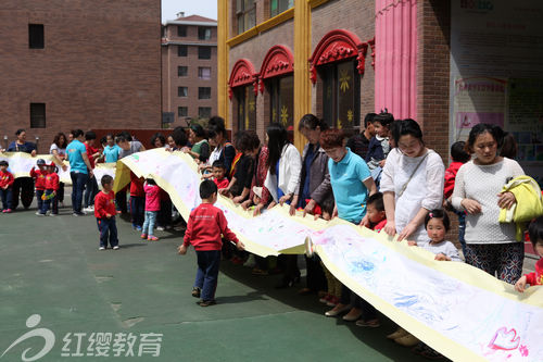 遼寧鐵嶺紅纓小哈京幼兒園長卷畫