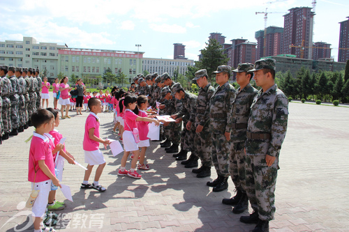 內(nèi)蒙古呼和浩特紅纓快樂天使幼兒園參觀軍營(yíng)活動(dòng) 