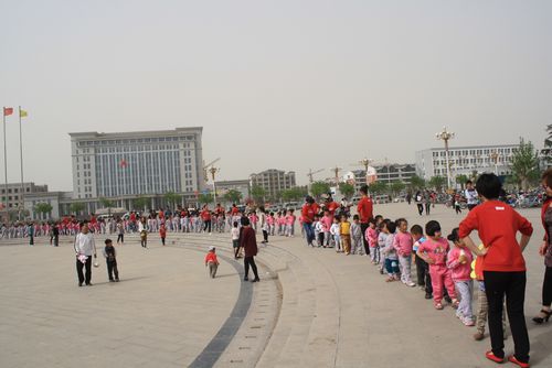 任縣小博士幼兒園“第二屆春季親子運動會”活動 二